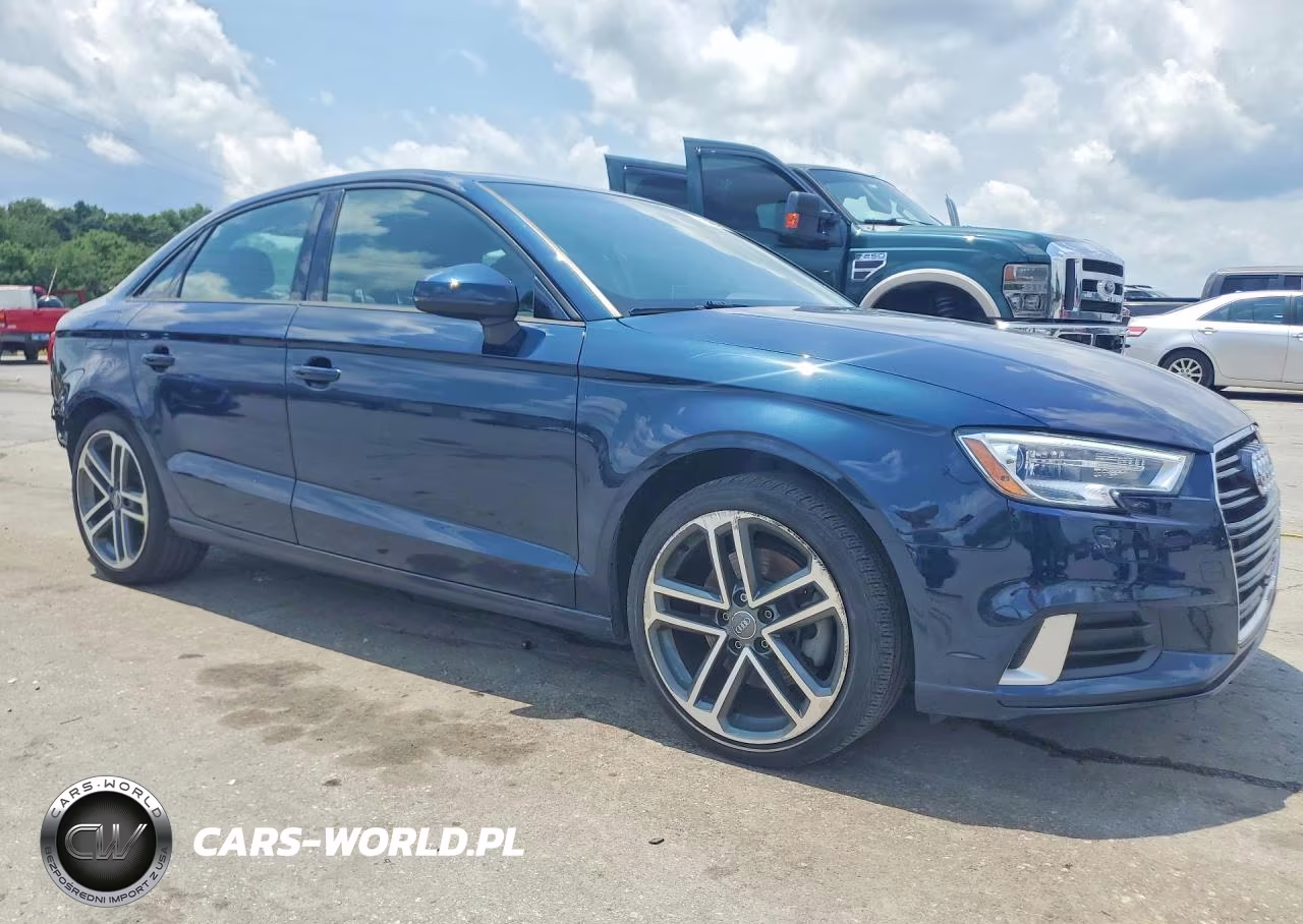 2018 Audi A3 Premium VIN:WAUAUGFF9J1009544 - 4