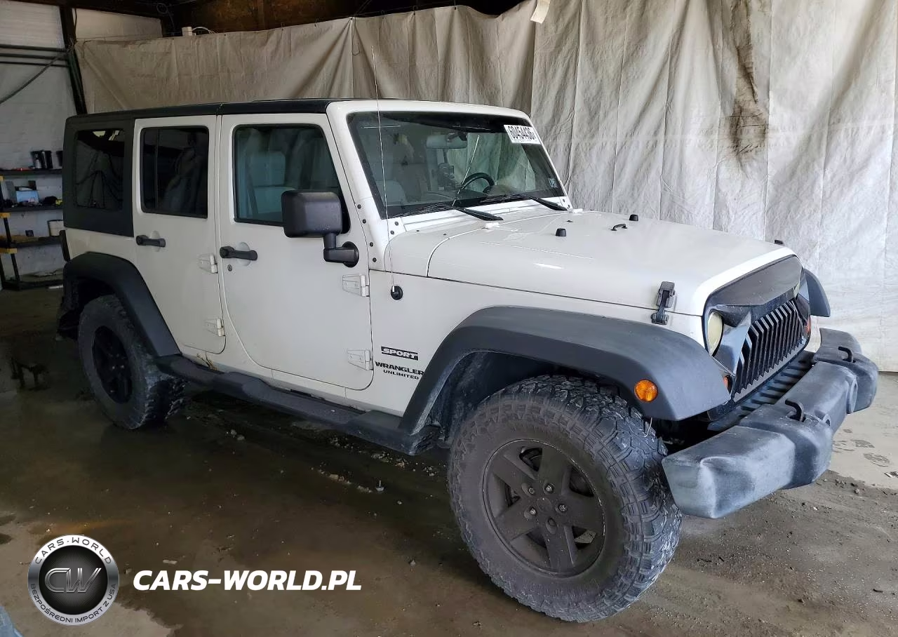 2010 Jeep Wrangler Unlimited Sport VIN:1J4BA3H12AL170567 - 4