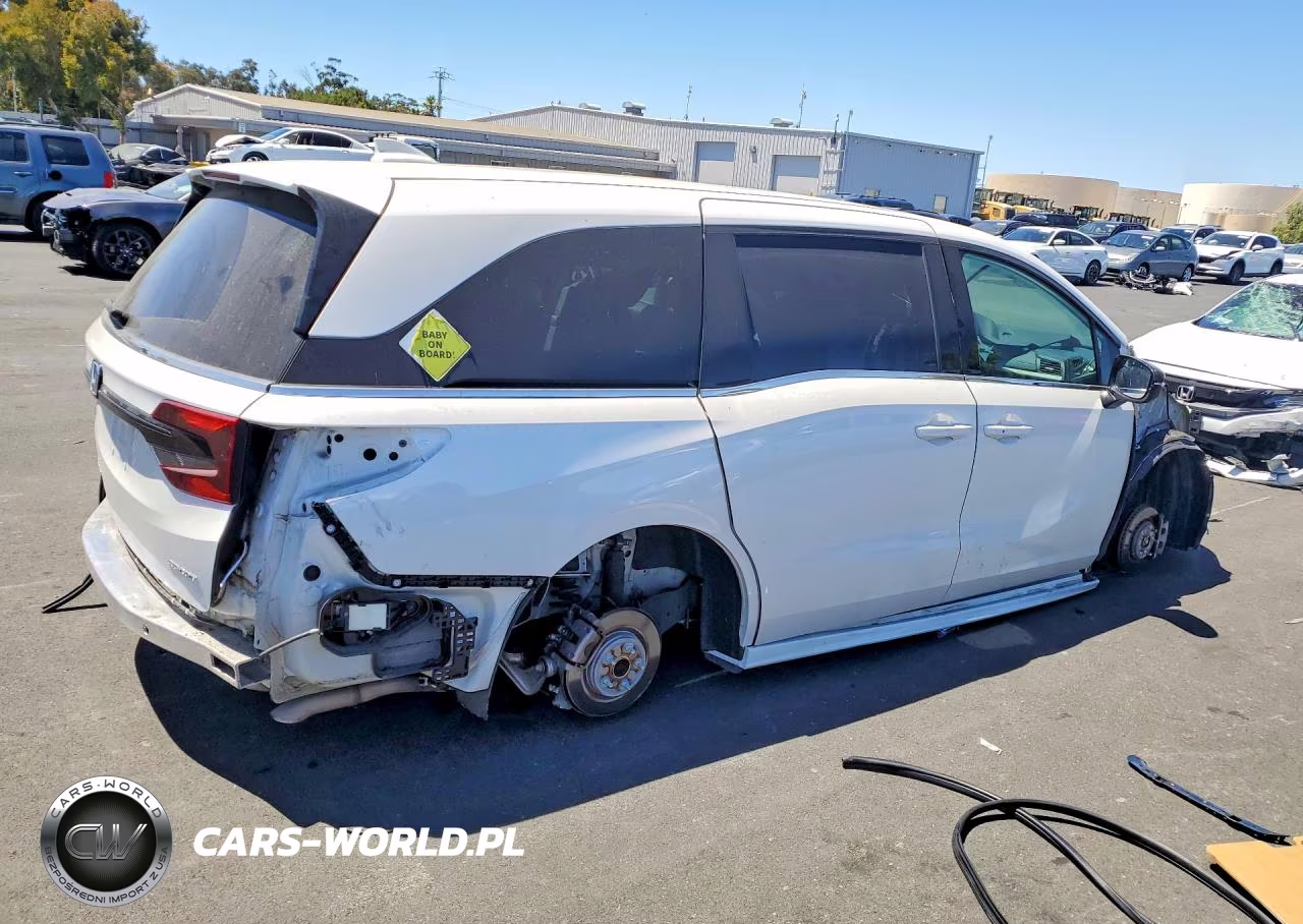 2023 Honda Odyssey Sport-L VIN:5FNRL6H72PB065009 - 3