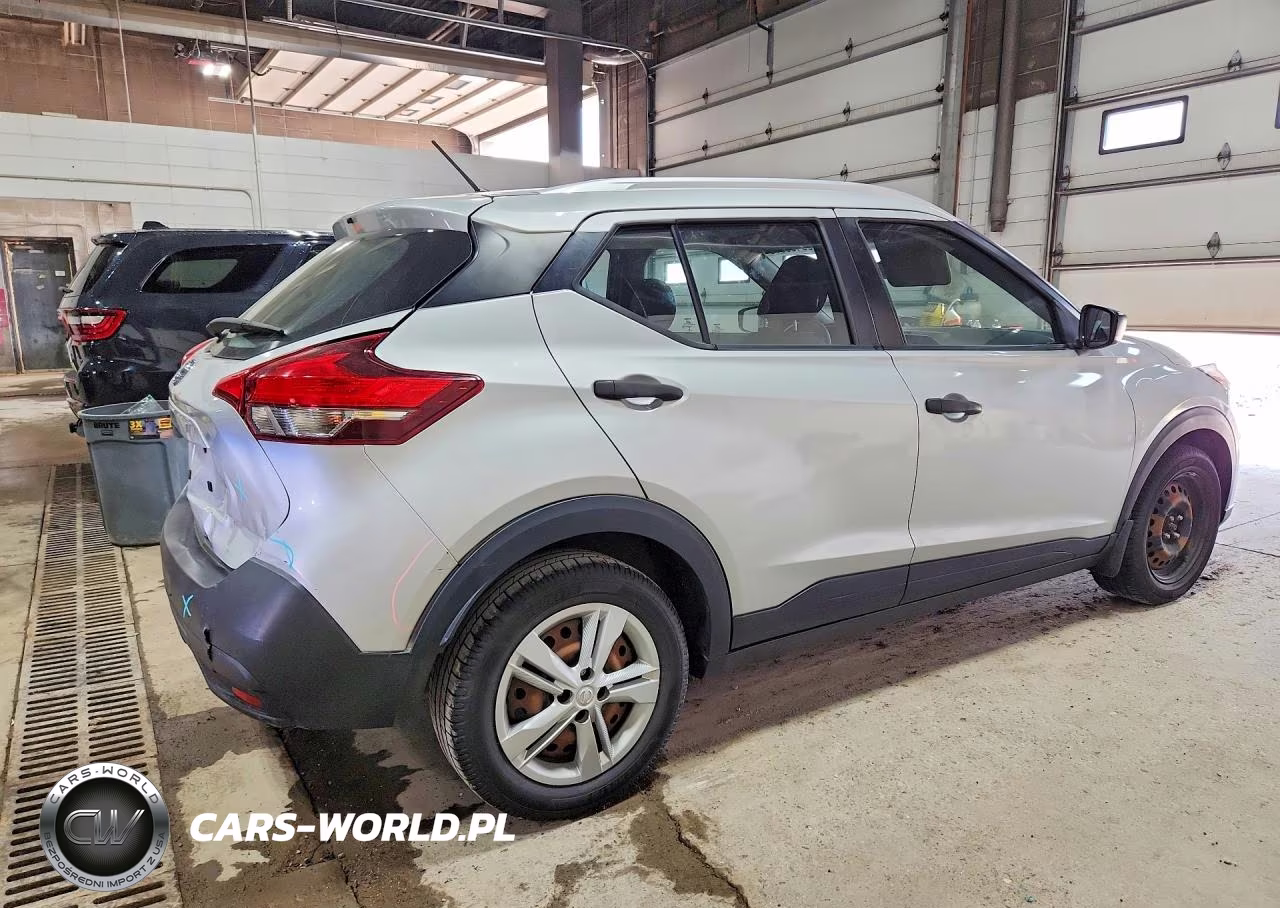 2019 Nissan Kicks S VIN:3N1CP5CU6KL569142 - 3