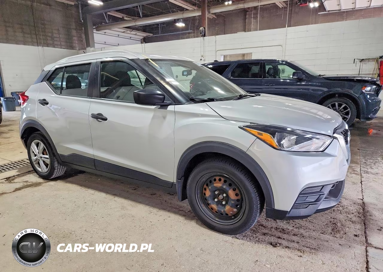 2019 Nissan Kicks S VIN:3N1CP5CU6KL569142 - 4
