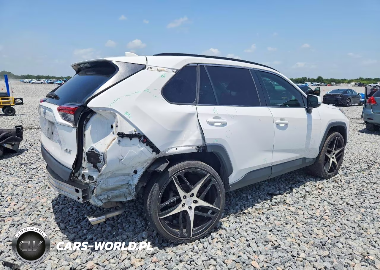 2021 Toyota Rav4 Xle VIN:2T3W1RFV5MC104050 - 3
