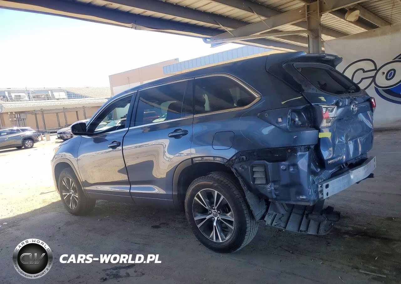 2018 Toyota Highlander Le VIN:5TDZARFH0JS034377 - 2
