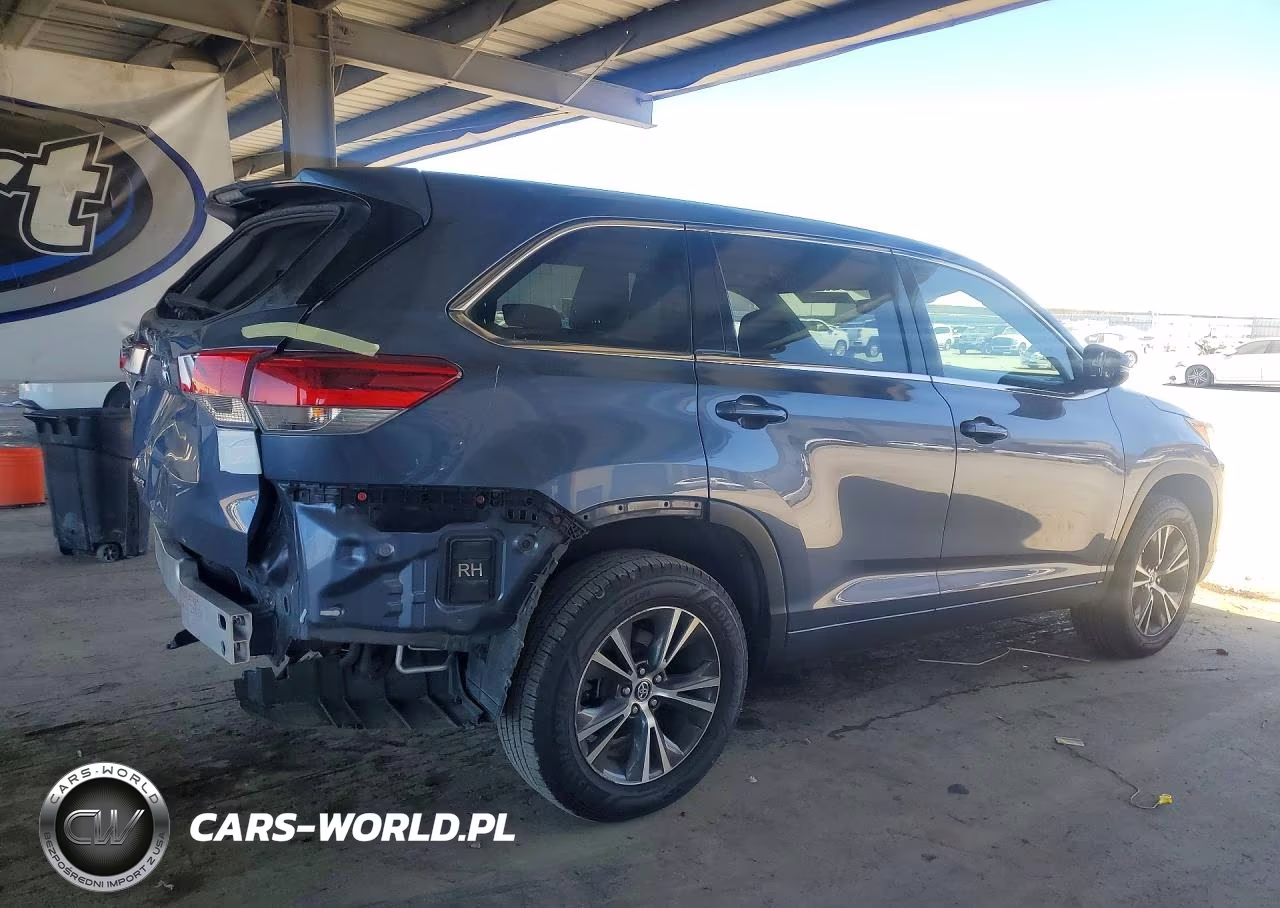 2018 Toyota Highlander Le VIN:5TDZARFH0JS034377 - 3