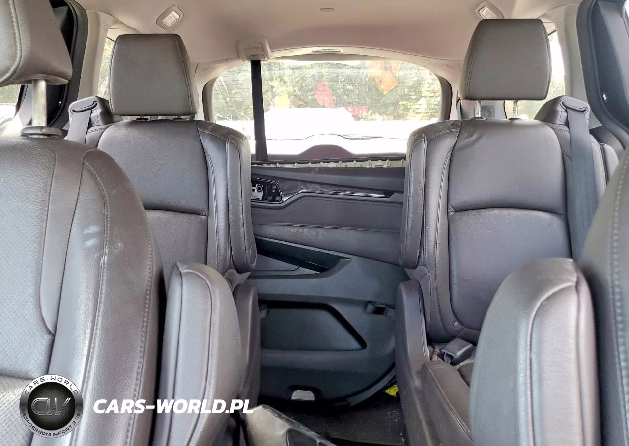 2018 Honda Odyssey Elite VIN:5FNRL6H9XJB104924 - 10