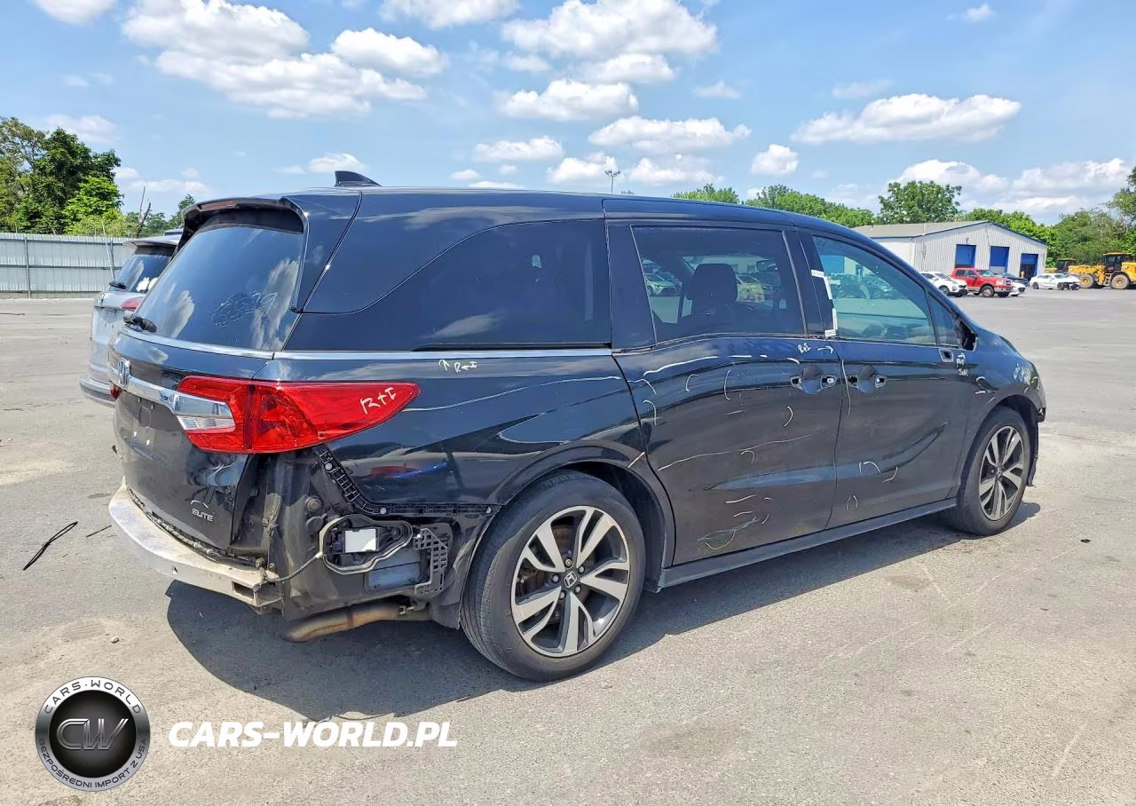 2018 Honda Odyssey Elite VIN:5FNRL6H9XJB104924 - 3
