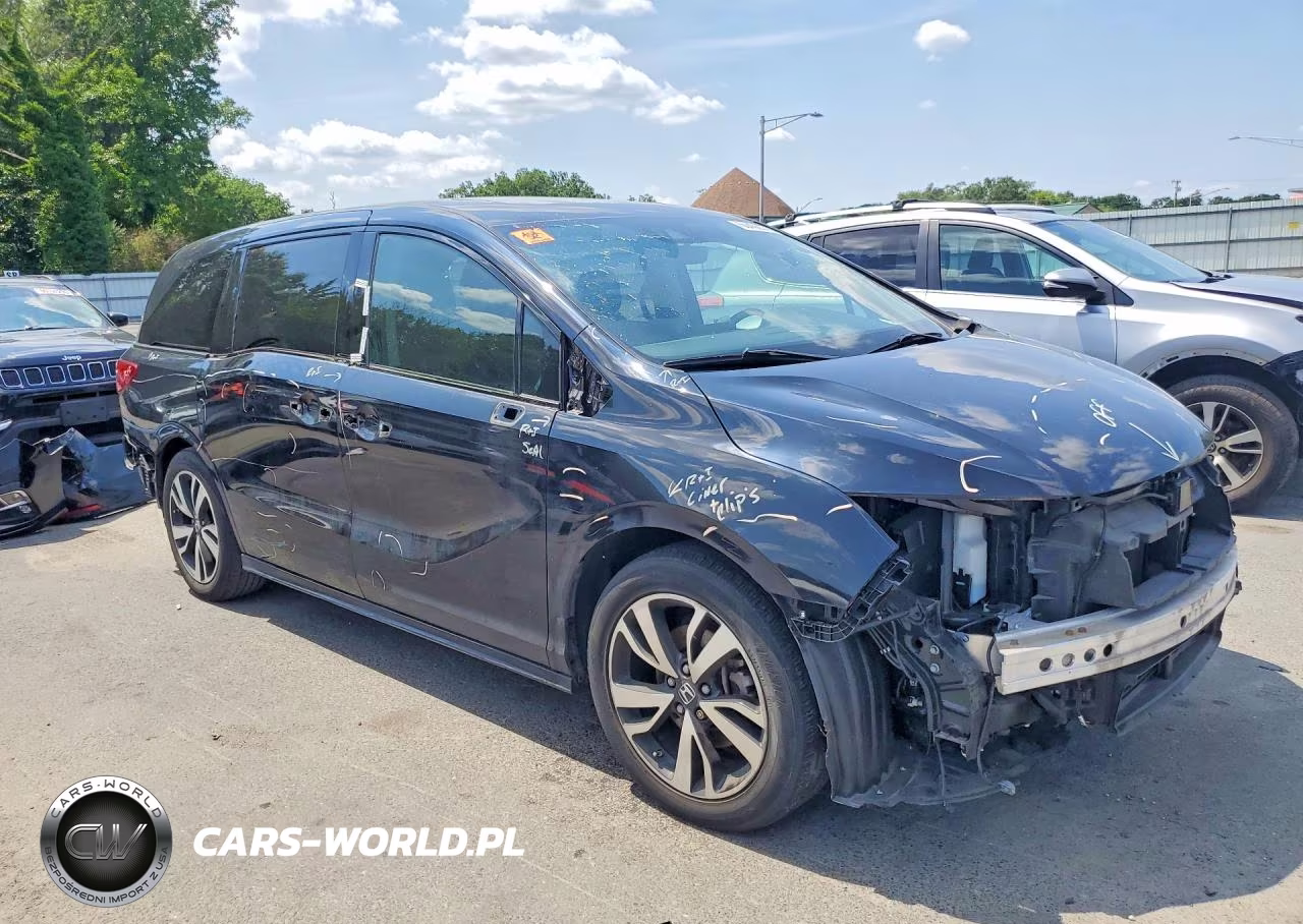 2018 Honda Odyssey Elite VIN:5FNRL6H9XJB104924 - 4