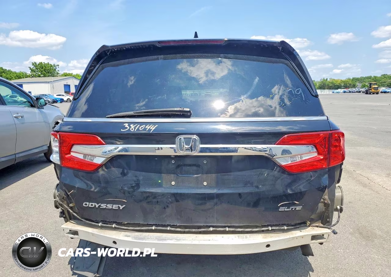 2018 Honda Odyssey Elite VIN:5FNRL6H9XJB104924 - 6