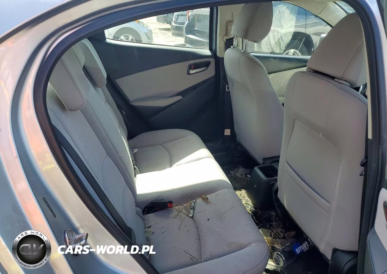 2019 Toyota Yaris Le VIN:3MYDLBYVXKY523203 - 10