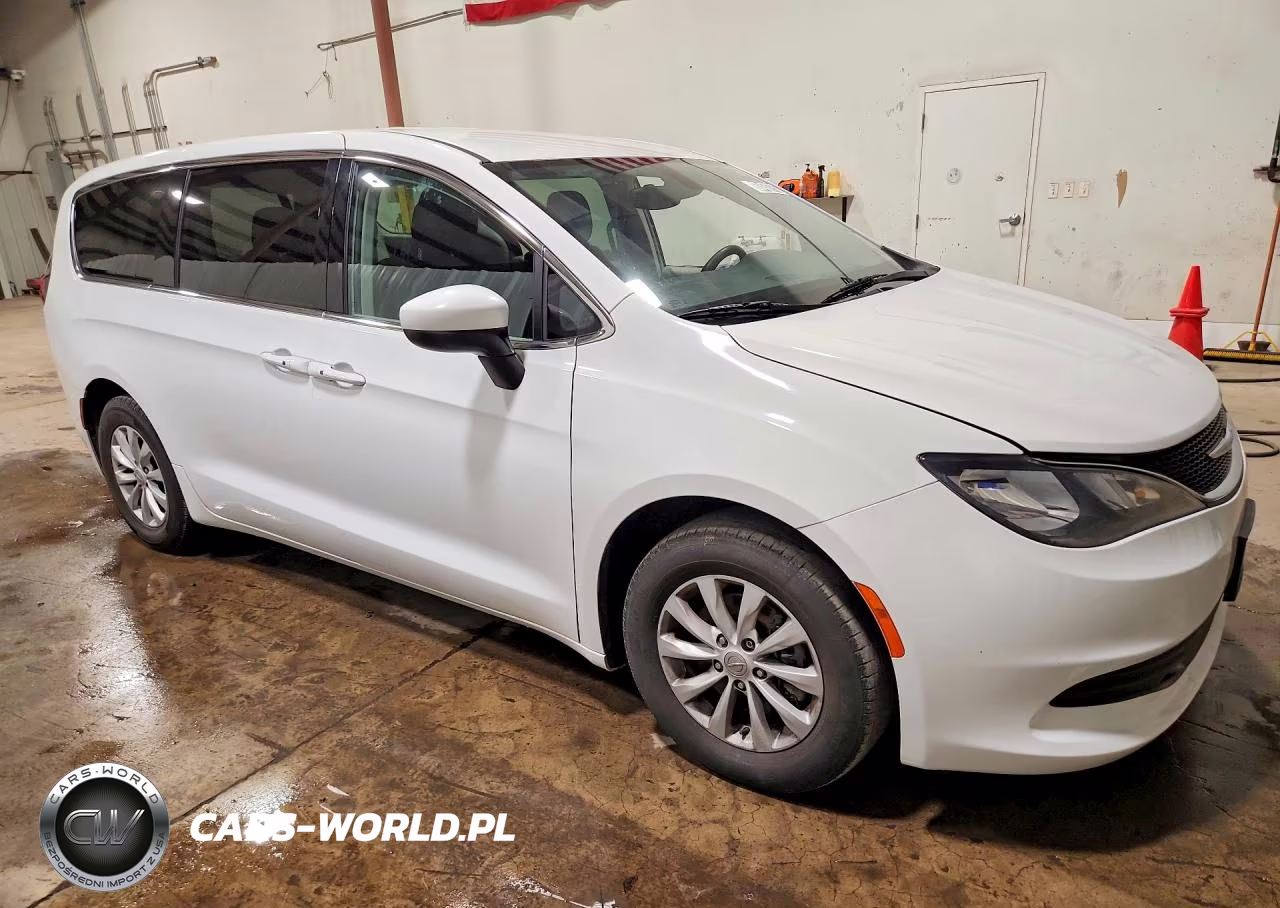 2017 Chrysler Pacifica Touring VIN:2C4RC1DG3HR614568 - 4