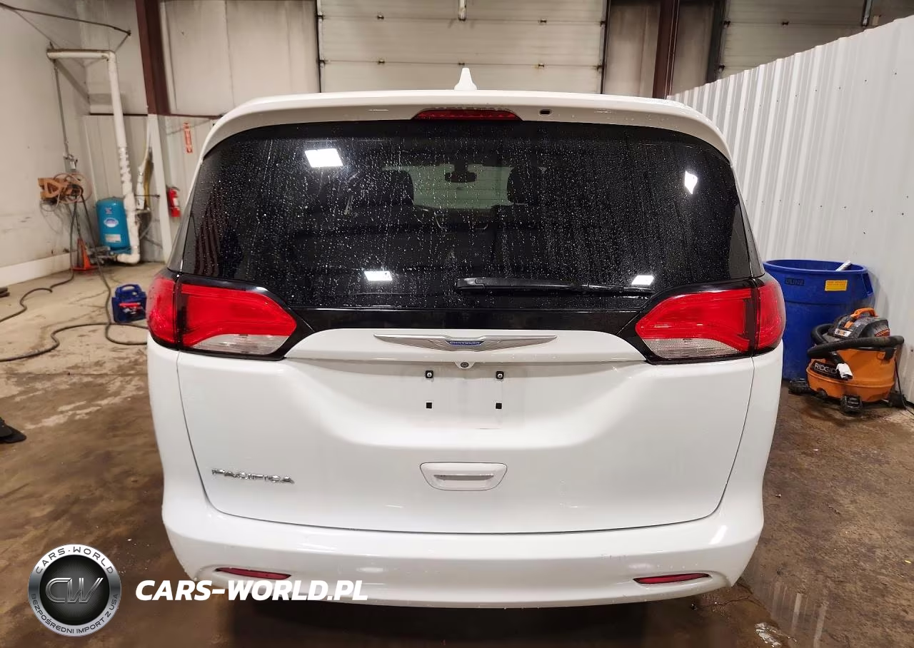 2017 Chrysler Pacifica Touring VIN:2C4RC1DG3HR614568 - 6