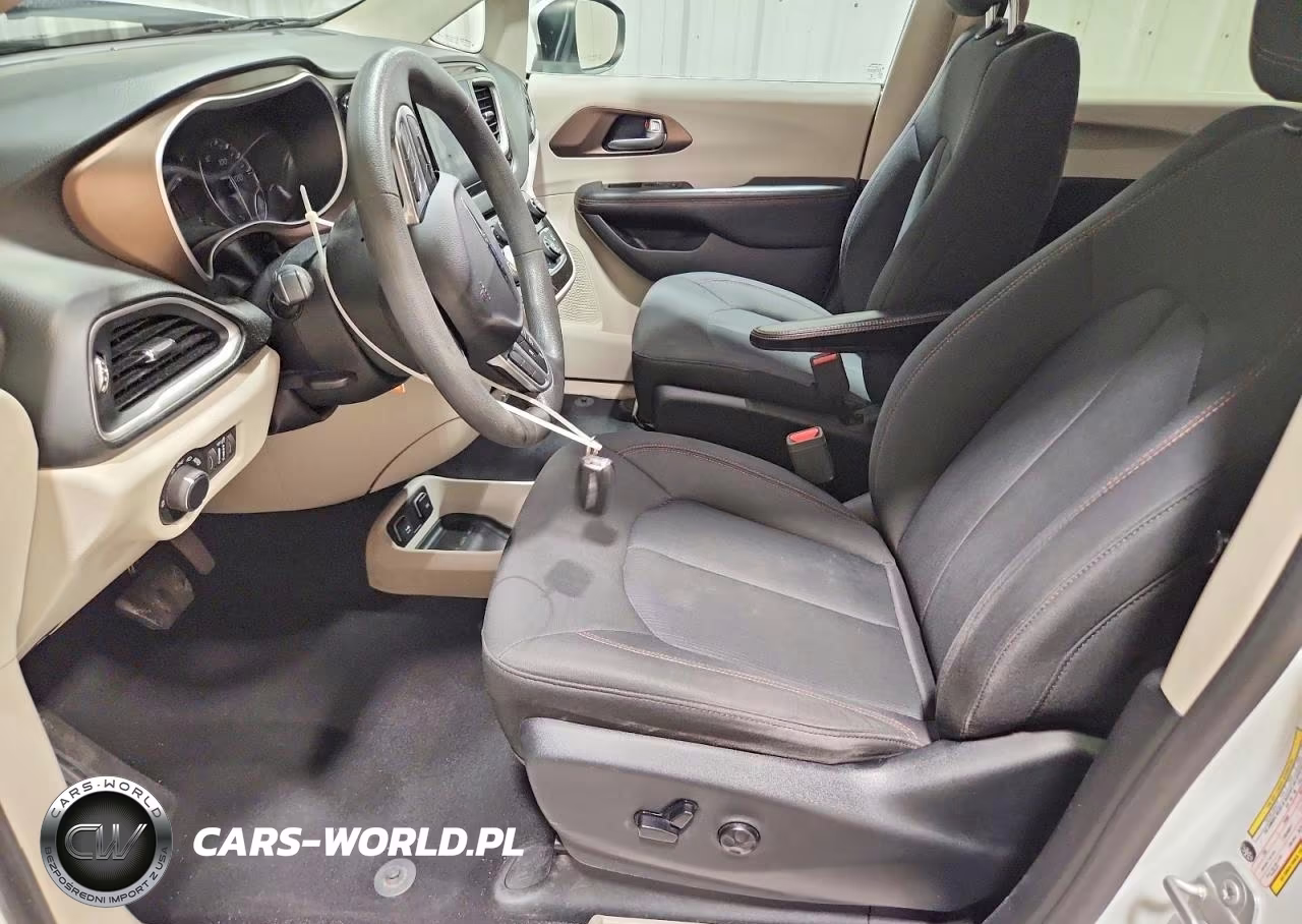 2017 Chrysler Pacifica Touring VIN:2C4RC1DG3HR614568 - 7