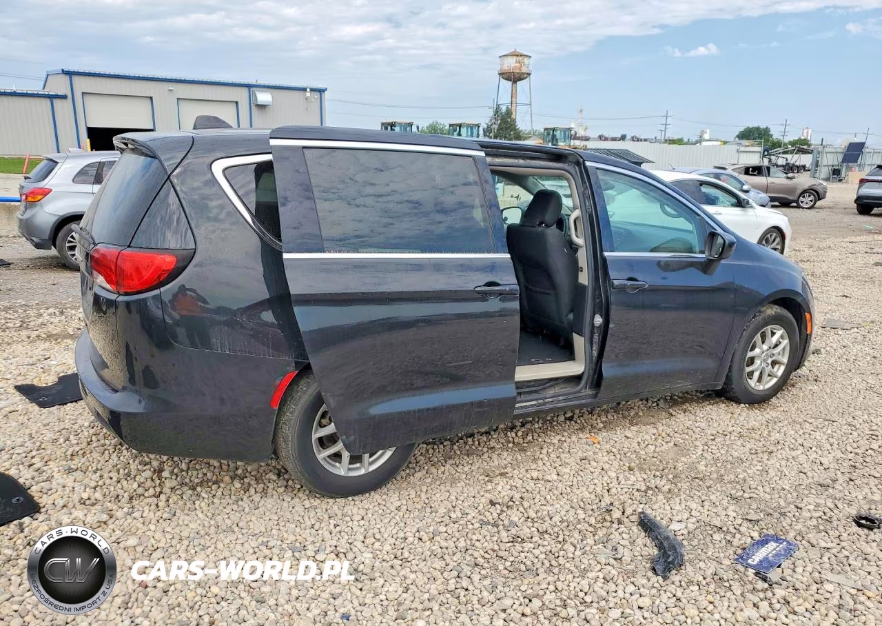 2017 Chrysler Pacifica Touring VIN:2C4RC1DGXHR502219 - 3