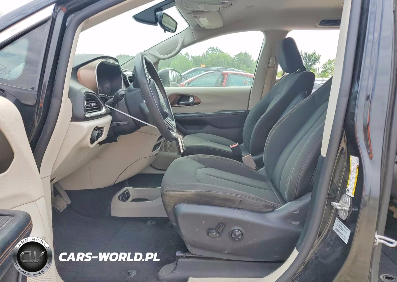 2017 Chrysler Pacifica Touring VIN:2C4RC1DGXHR502219 - 7