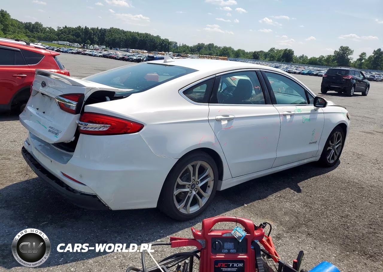 2019 Ford Fusion Titanium VIN:3FA6P0RU3KR105068 - 3