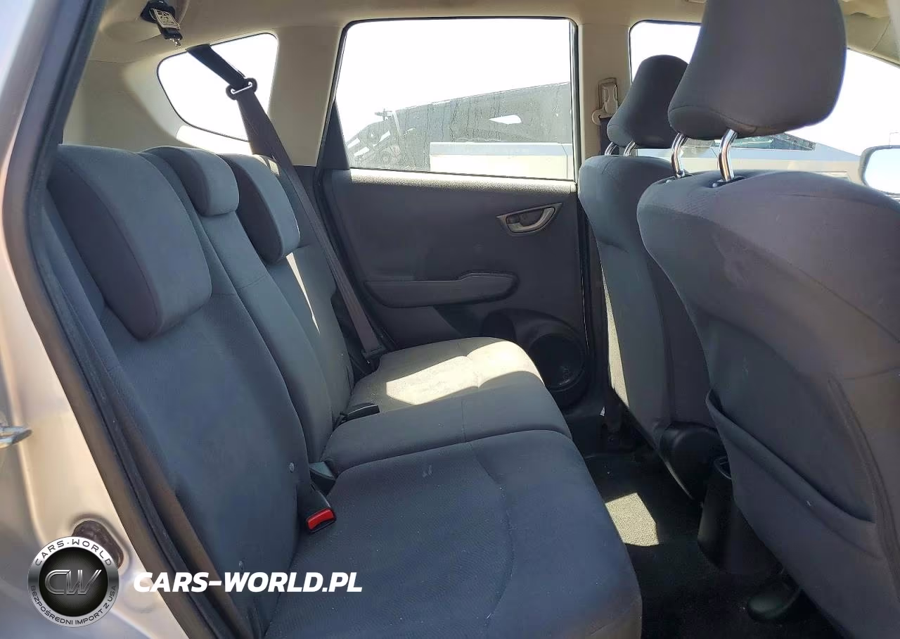 2013 Honda Fit VIN:JHMGE8H37DC076119 - 10