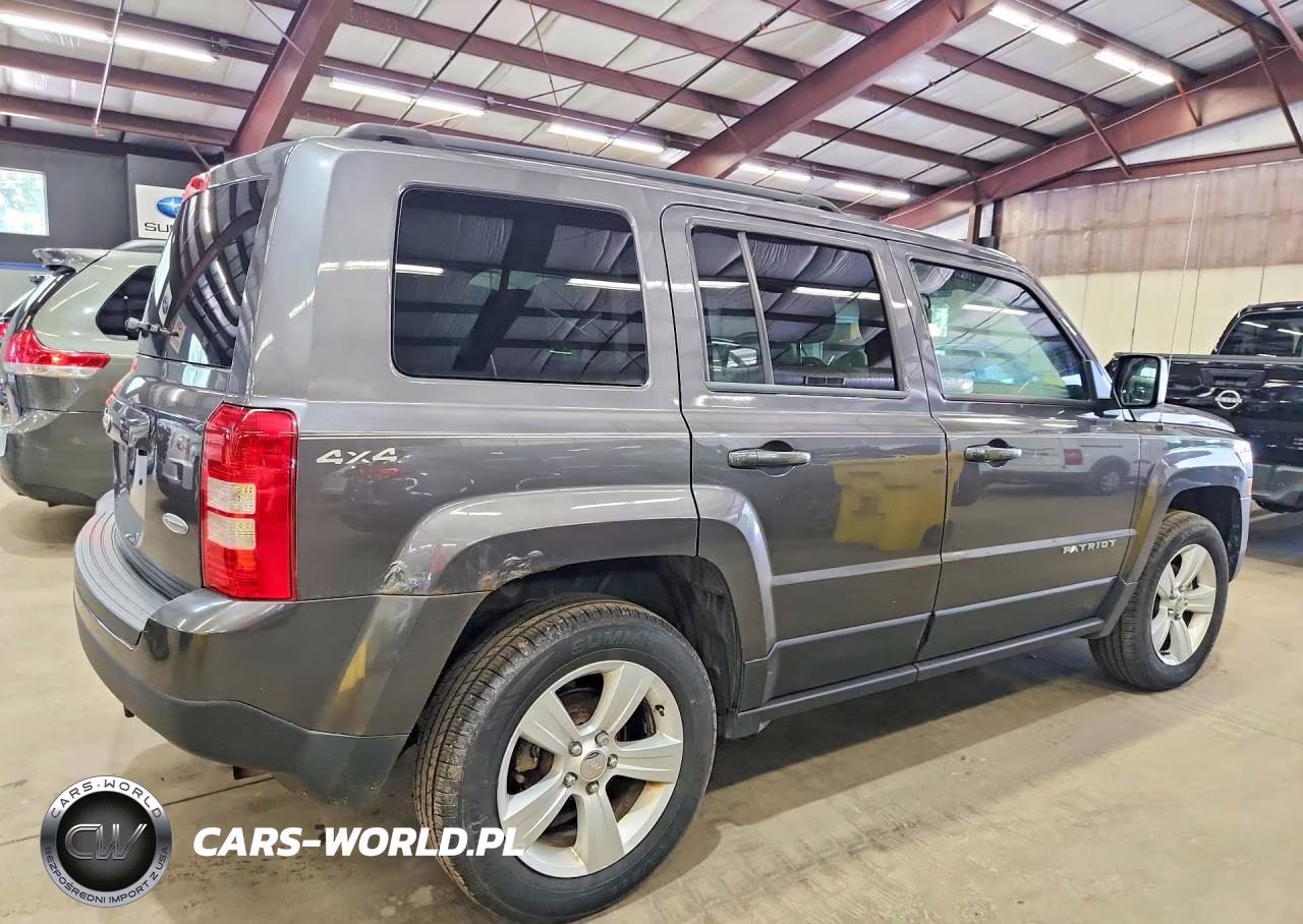 2015 Jeep Patriot Latitude VIN:1C4NJRFB3FD425813 - 3