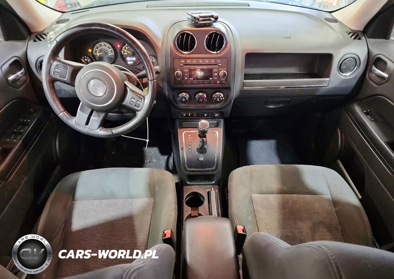 2015 Jeep Patriot Latitude VIN:1C4NJRFB3FD425813 - 8