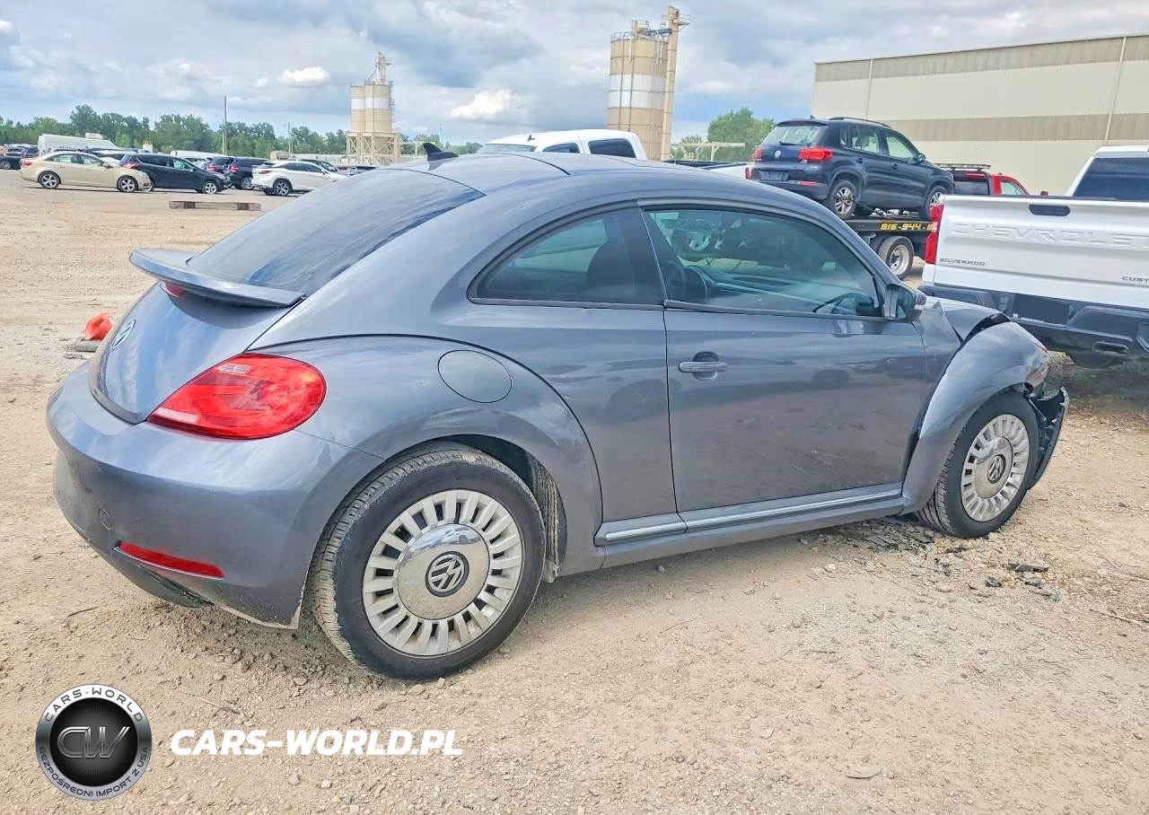 2013 Volkswagen Beetle VIN:3VWJX7AT3DM687492 - 3