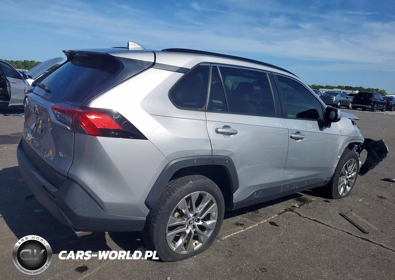 2023 Toyota Rav4 Xle Premium VIN:2T3C1RFV4PW252096 - 3