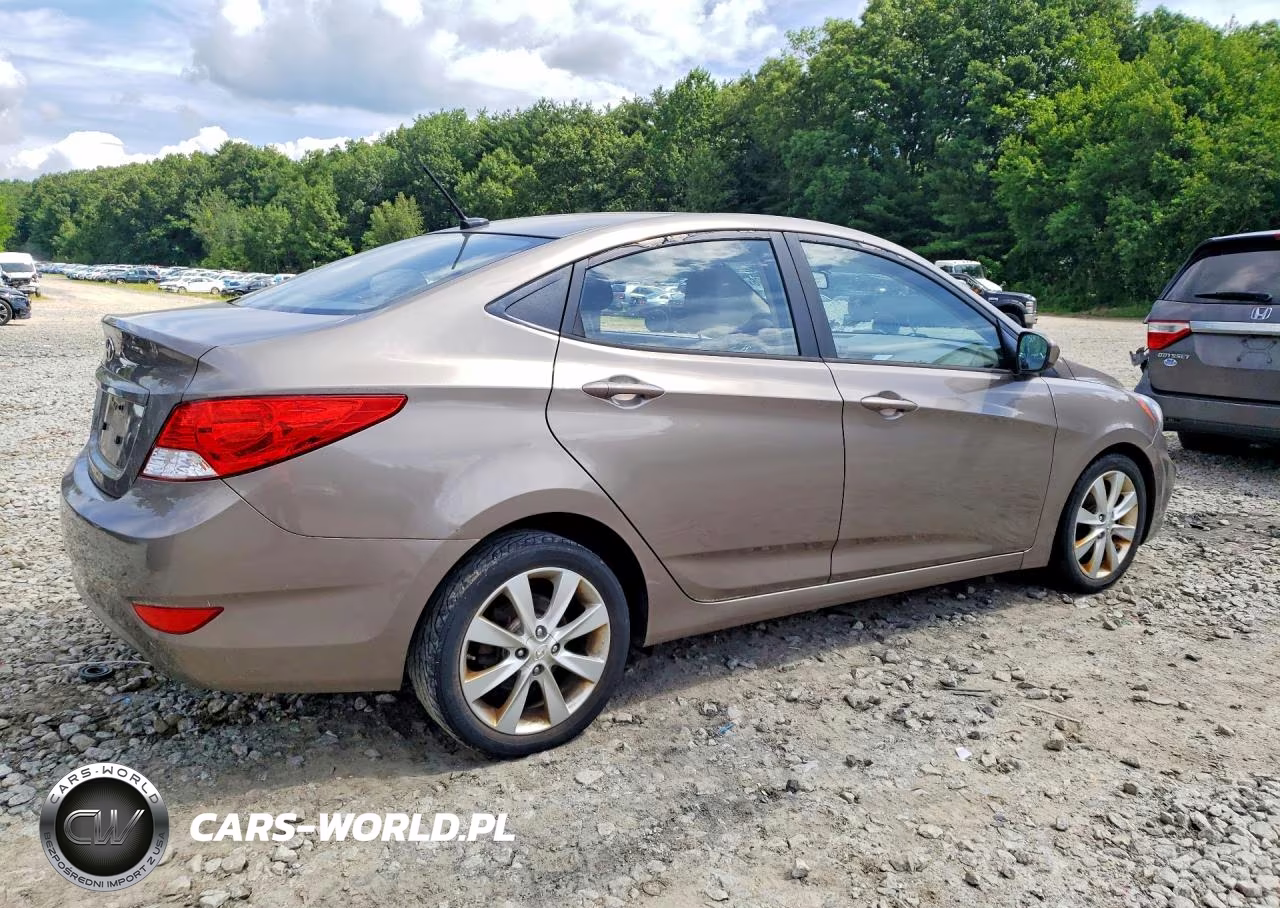 2013 Hyundai Accent Gls VIN:KMHCU4AE5DU463569 - 3