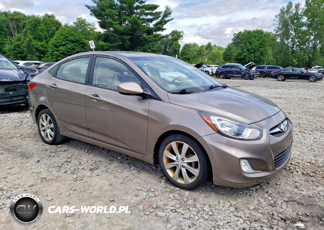 2013 Hyundai Accent Gls VIN:KMHCU4AE5DU463569 - 4