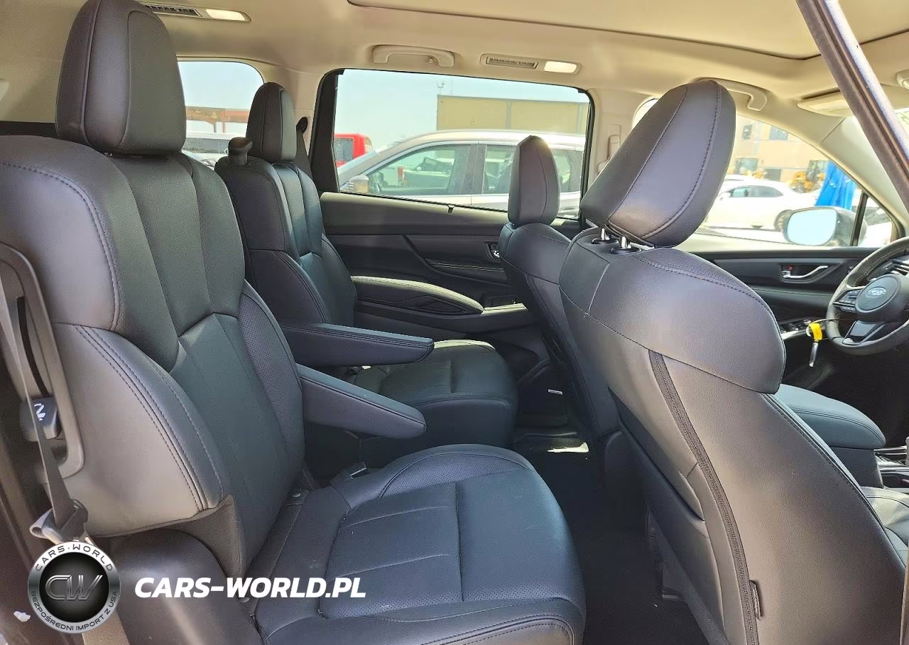 2025 Subaru Ascent Onyx Touring VIN:4S4WMAWDXS3441162 - 11