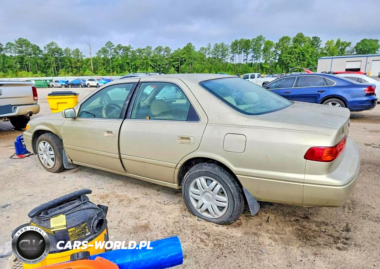2000 Toyota Camry Le VIN:4T1BG22K1YU006131 - 2