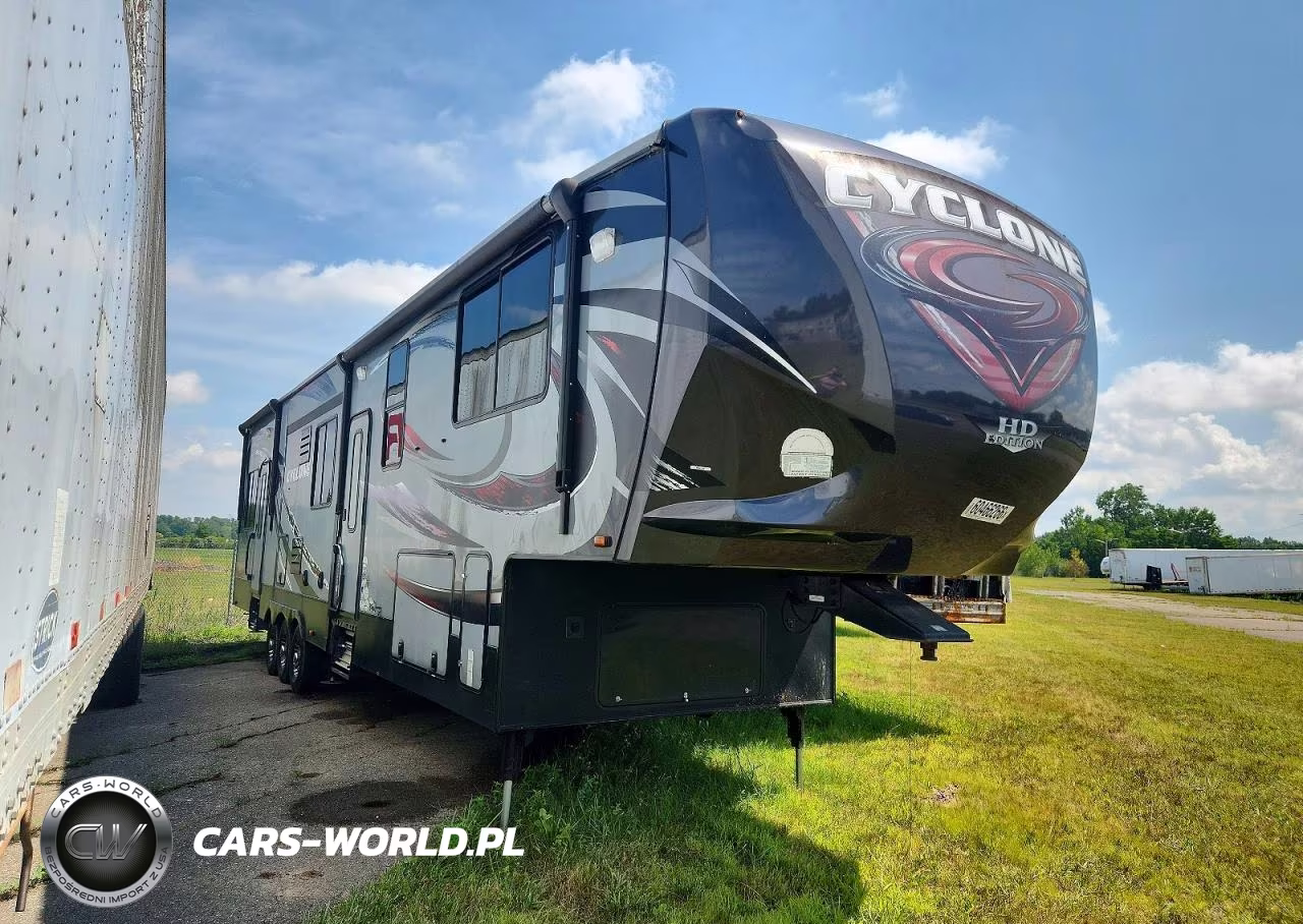 2015 Heartland Cyclone Camper – zdjęcie 1 z 10