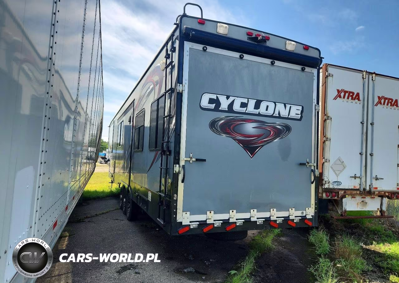 2015 Heartland Cyclone Camper VIN:5SFCG4333FE291690 - 3