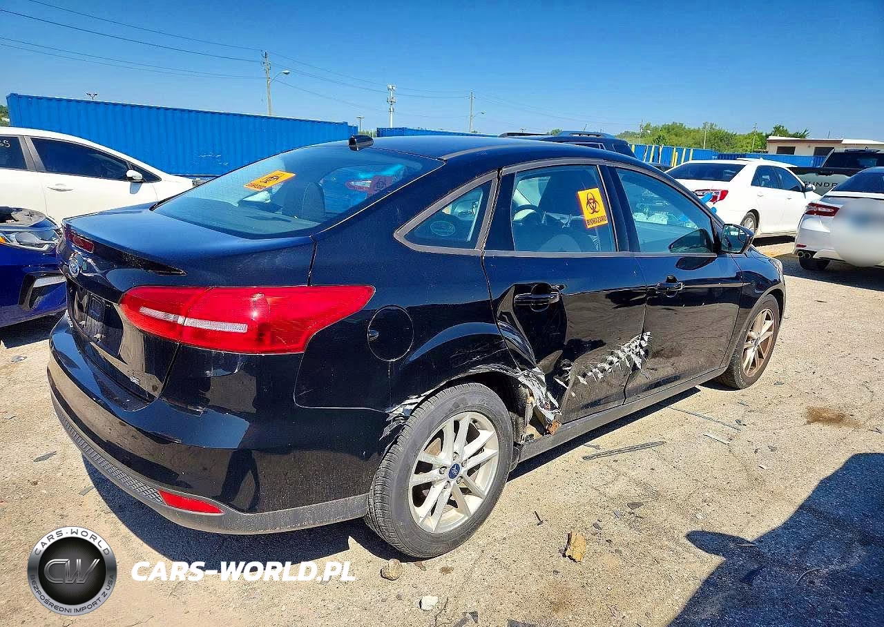2018 Ford Focus Se VIN:1FADP3F20JL327768 - 3