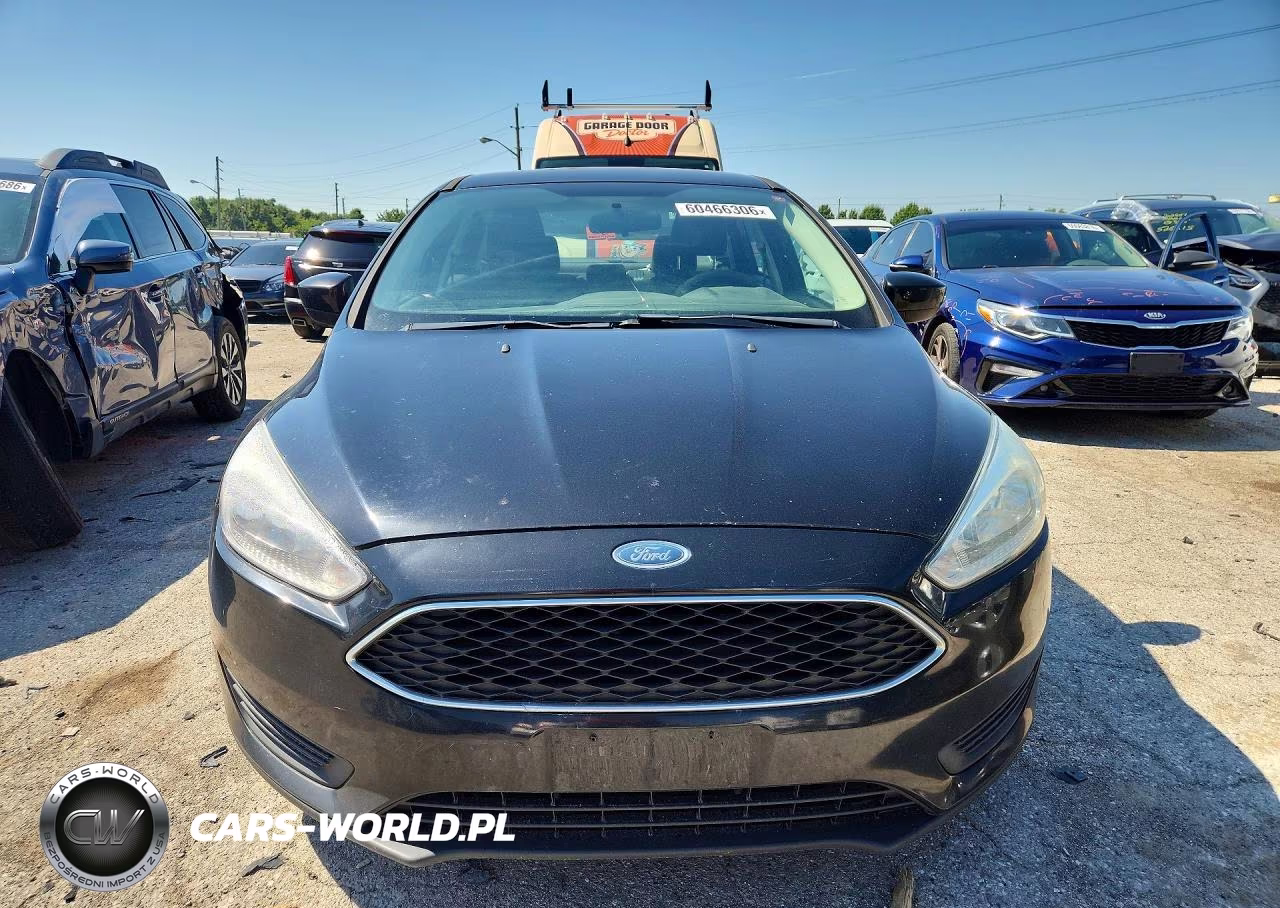 2018 Ford Focus Se VIN:1FADP3F20JL327768 - 5