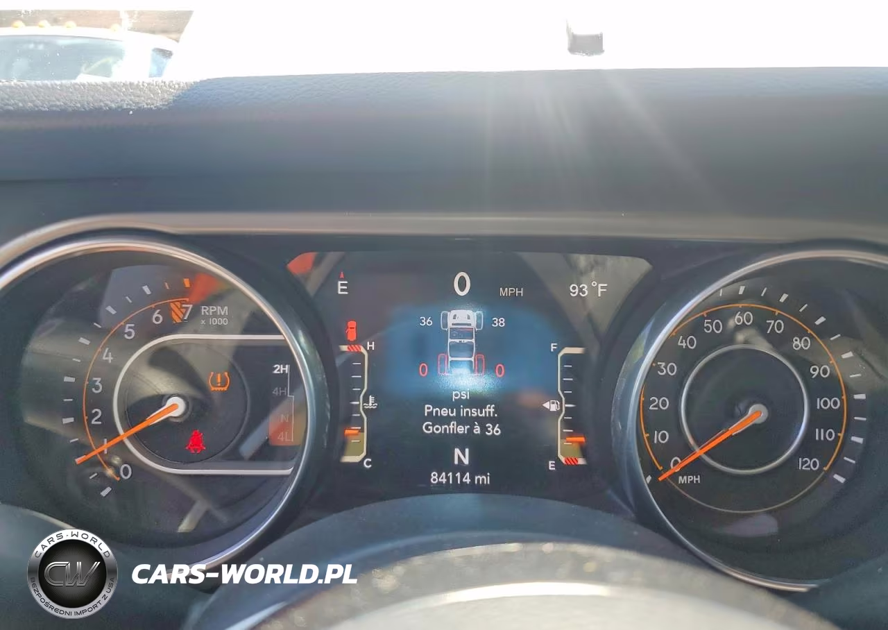 2018 Jeep Wrangler Unlimited Sport VIN:1C4HJXDG1JW104804 - 9
