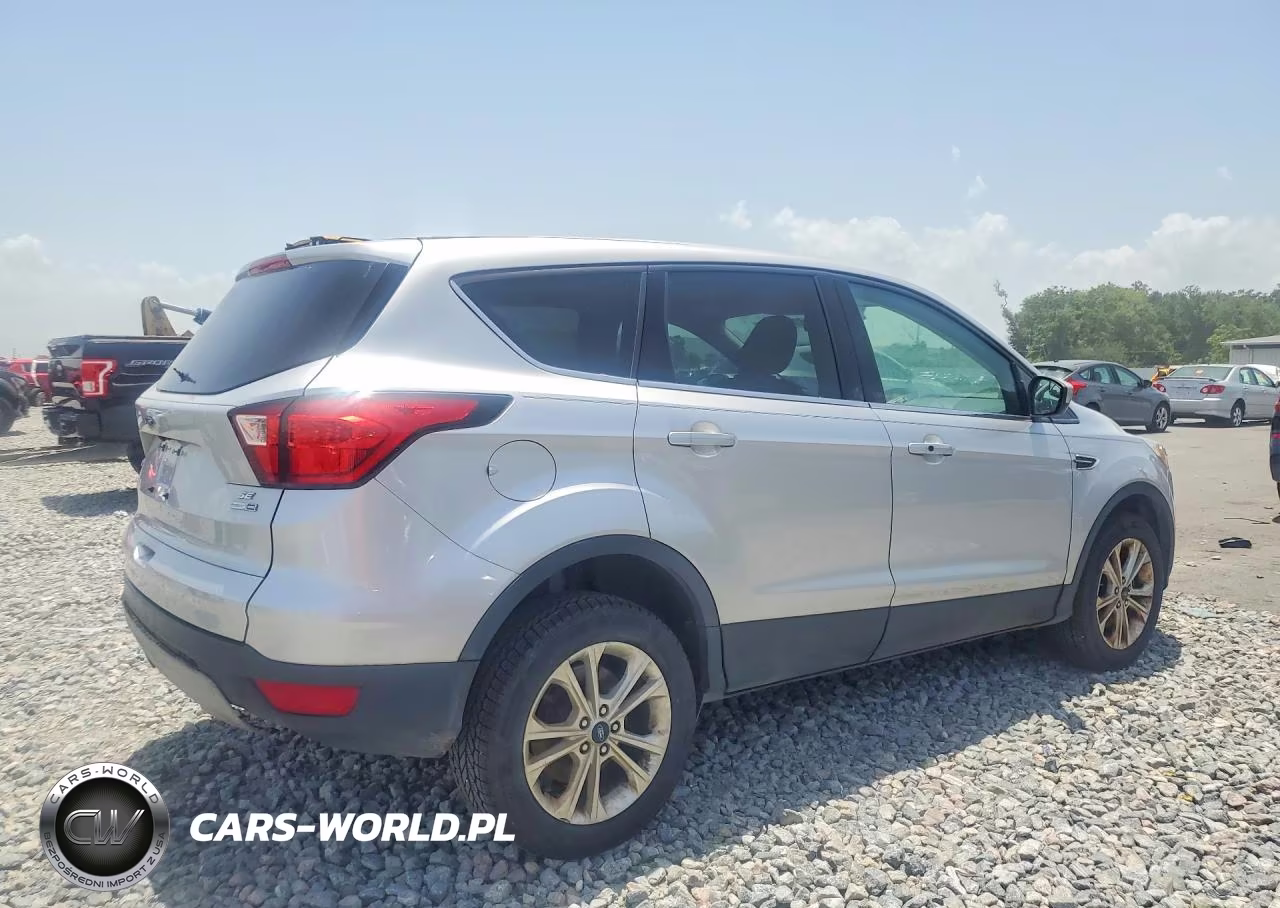 2019 Ford Escape Se VIN:1FMCU9GD8KUB42747 - 3