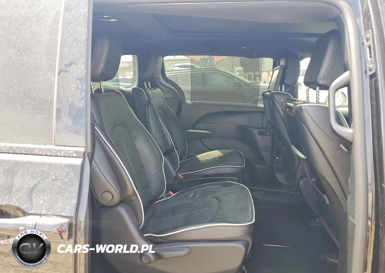 2023 Chrysler Pacifica Hybrid Limited VIN:2C4RC1S77PR584461 - 11