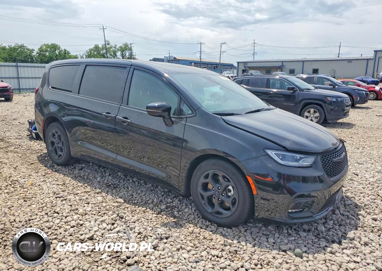 2023 Chrysler Pacifica Hybrid Limited VIN:2C4RC1S77PR584461 - 4
