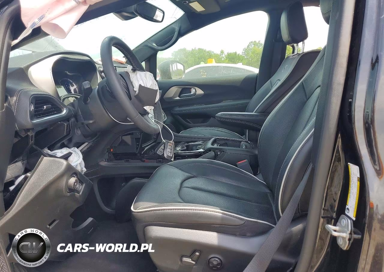 2023 Chrysler Pacifica Hybrid Limited VIN:2C4RC1S77PR584461 - 7