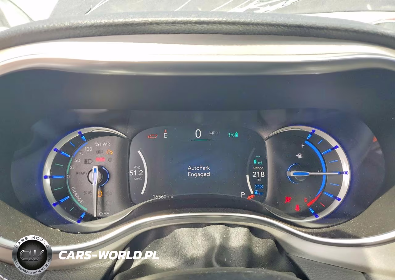 2023 Chrysler Pacifica Hybrid Limited VIN:2C4RC1S77PR584461 - 9