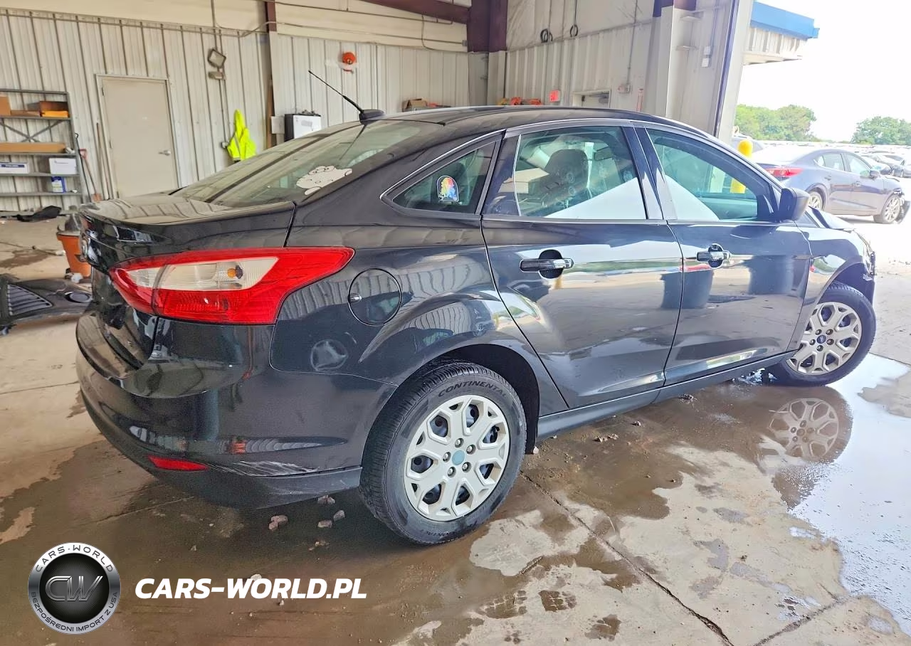 2012 Ford Focus Se VIN:1FAHP3F22CL104474 - 3