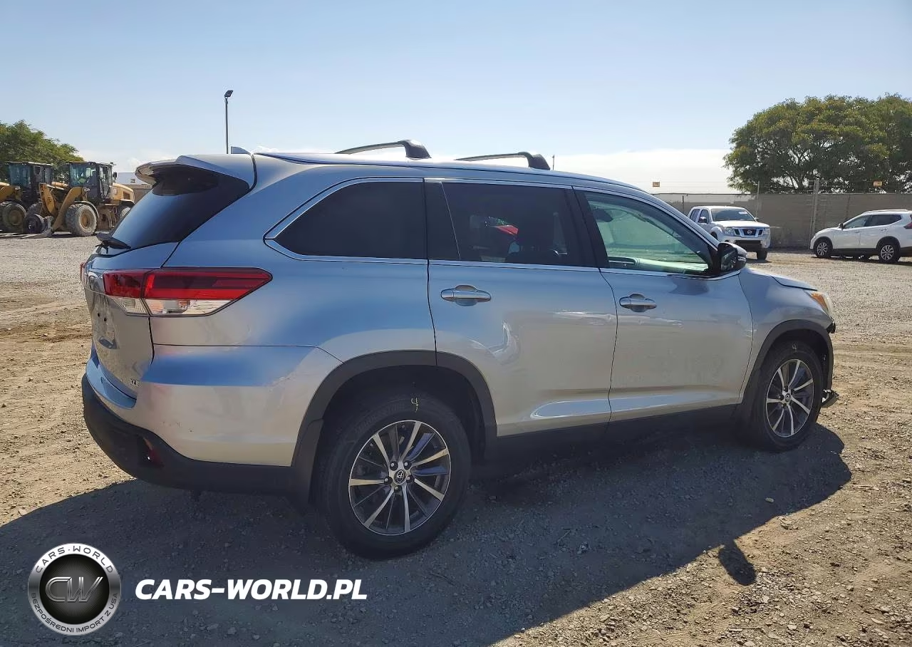 2019 Toyota Highlander Xle VIN:5TDKZRFH6KS325705 - 3