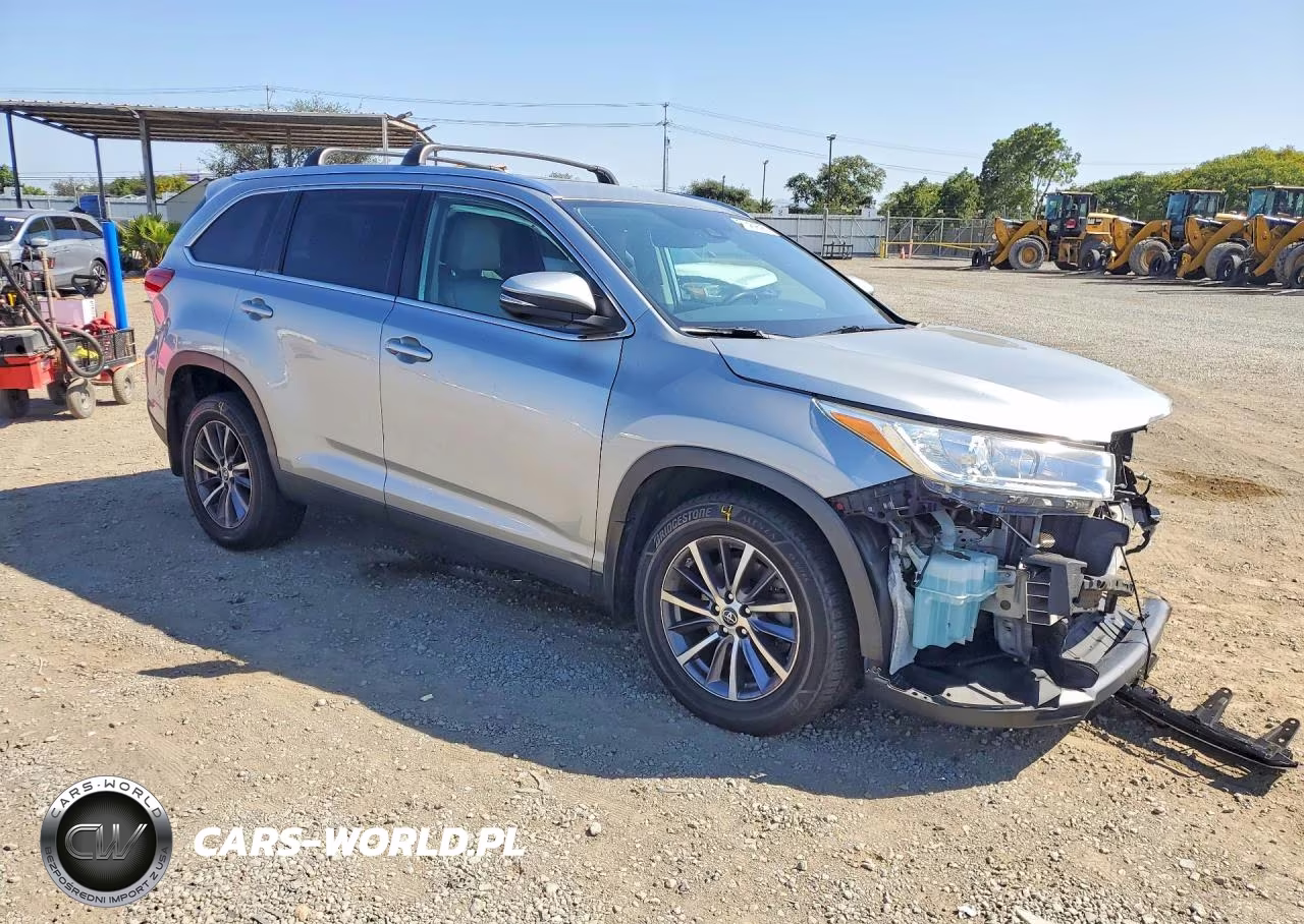 2019 Toyota Highlander Xle VIN:5TDKZRFH6KS325705 - 4