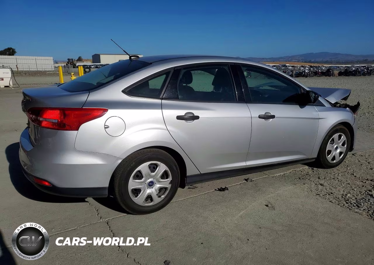 2018 Ford Focus S VIN:1FADP3E25JL288046 - 3