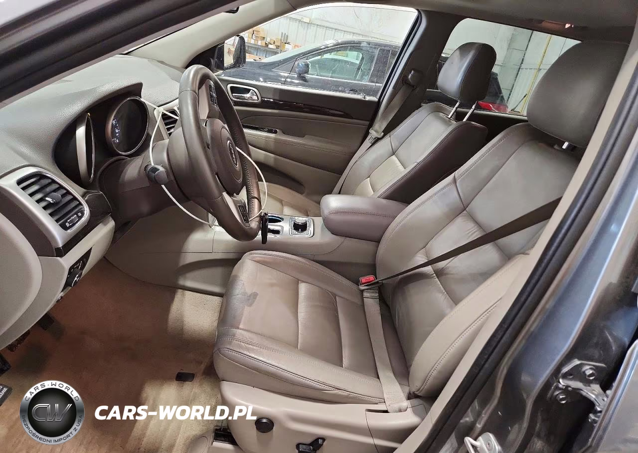 2012 Jeep Grand Cherokee Laredo VIN:1C4RJFAG2CC132912 - 7