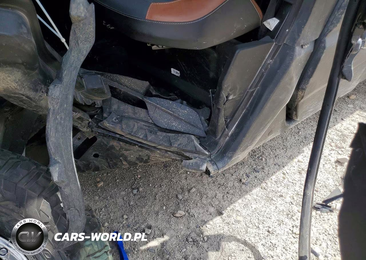 2019 Can-Am Defender Utility Vehicle VIN:3JBUUAX49NK003986 - 9
