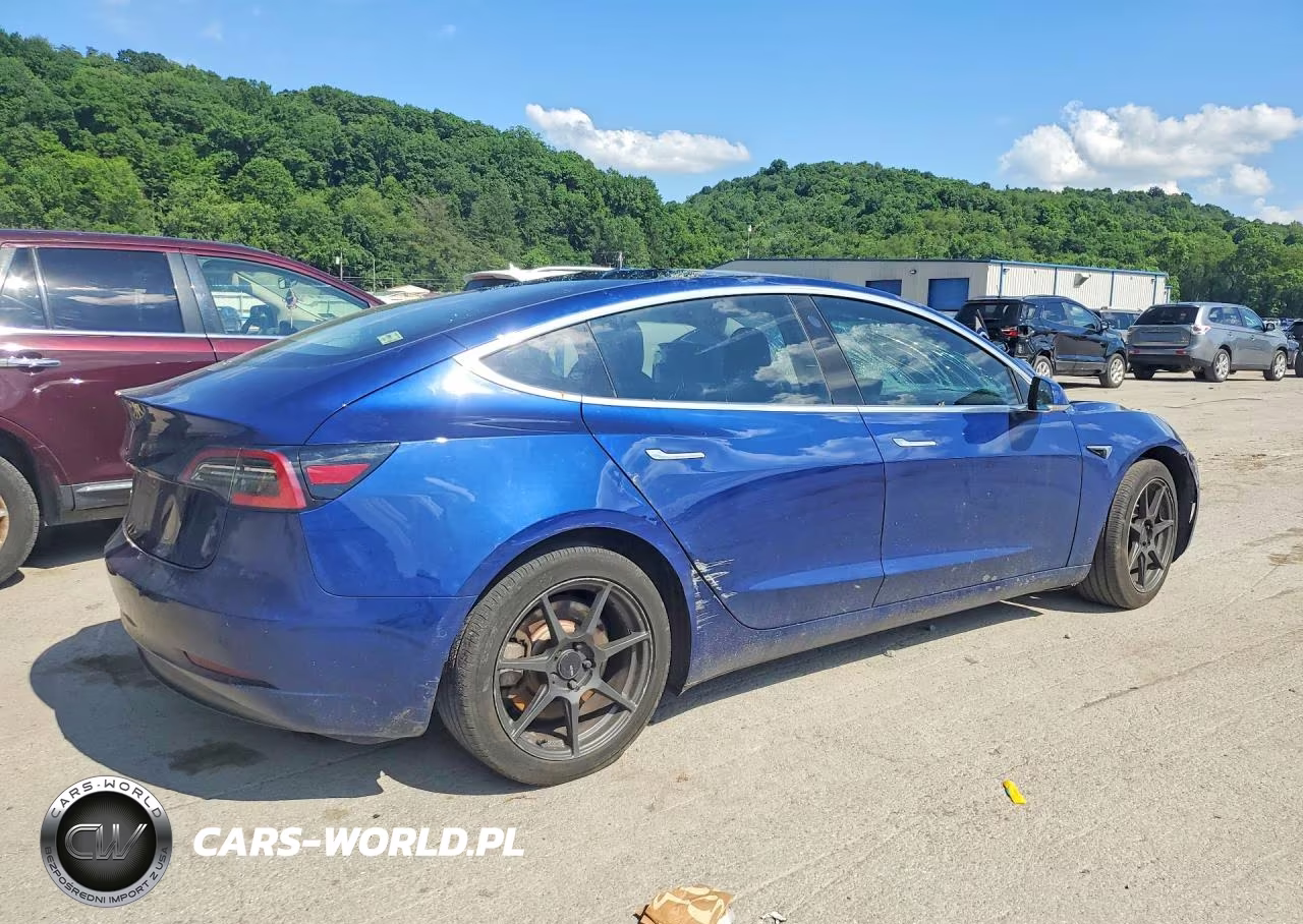 2018 Tesla Model 3 VIN:5YJ3E1EB7JF064358 - 3