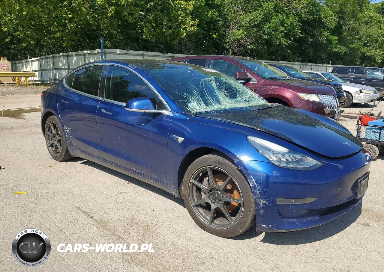 2018 Tesla Model 3 VIN:5YJ3E1EB7JF064358 - 4