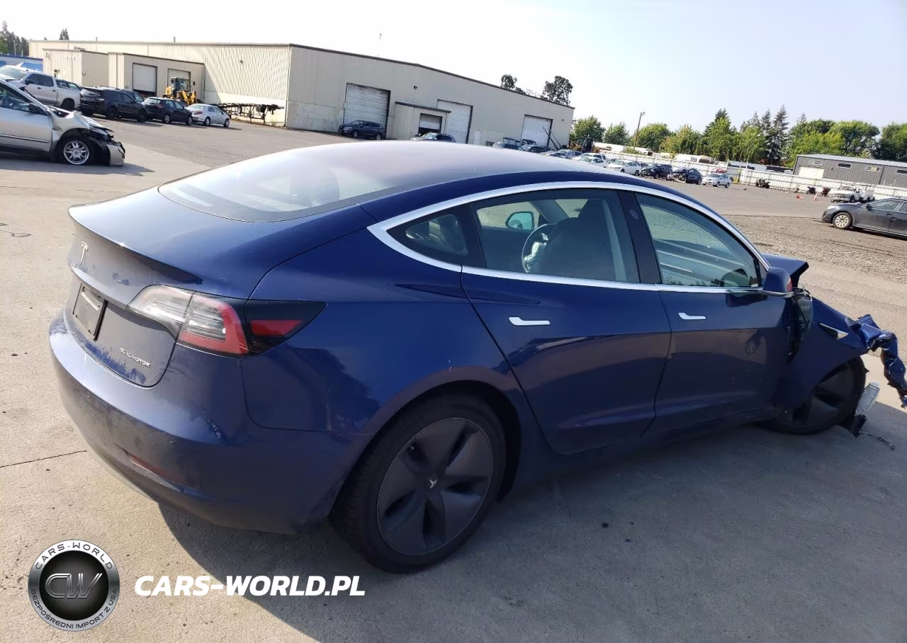 2018 Tesla Model 3 VIN:5YJ3E1EB9JF130814 - 3