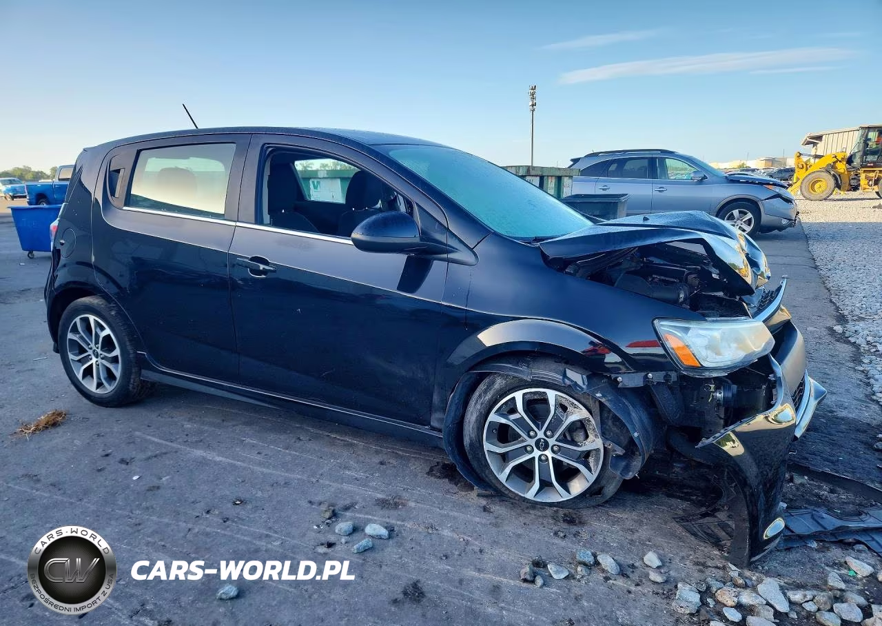 2020 Chevrolet Sonic Lt VIN:1G1JD6SB8L4126185 - 4
