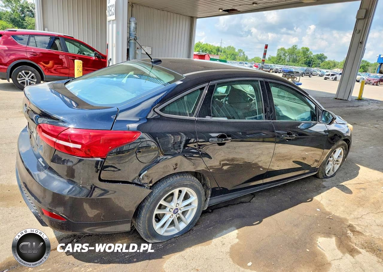 2016 Ford Focus Se VIN:1FADP3F25GL337558 - 3