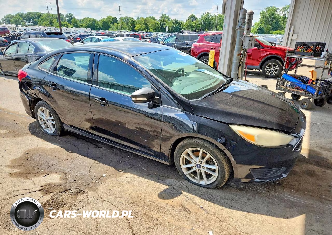 2016 Ford Focus Se VIN:1FADP3F25GL337558 - 4
